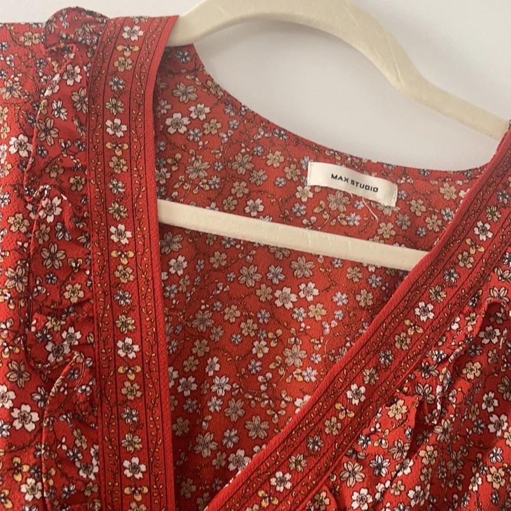 Beautiful dress too big for me no tag that’s a medium - Picture 2 of 3